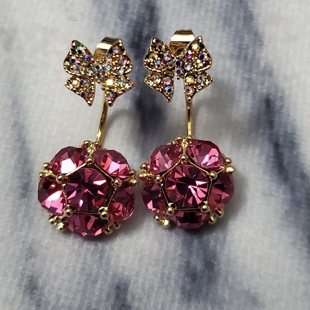 🌞 3/$25 Butterfly and pink stone earring. - Picture 1 of 4